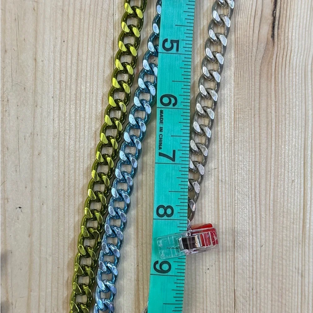 Multicolor Chain Belt Strap with Clasp for Belts. Good Condition. 2000’s